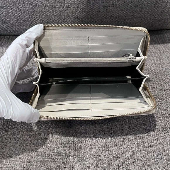 Authentic Gucci Guccissima Ivory Leather long zip around wallet - Picture 4 of 16